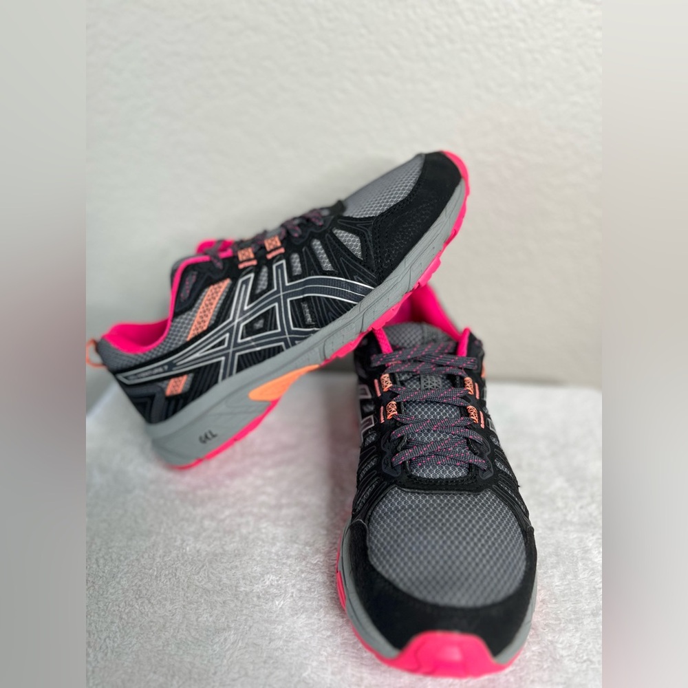 ASICS gel venture size 8 gray & pink athletic sneakers running shoes for women.